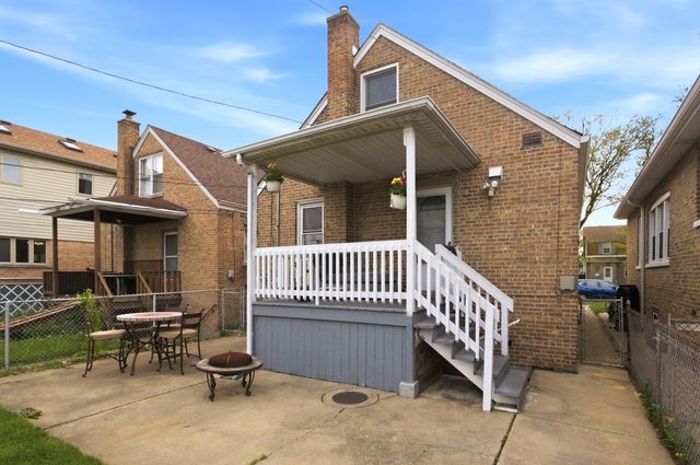 5221 N Marmora Avenue, Chicago, IL 60630