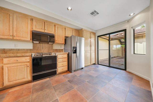 14 Ponderosa Circle, Palm Desert, CA 92211