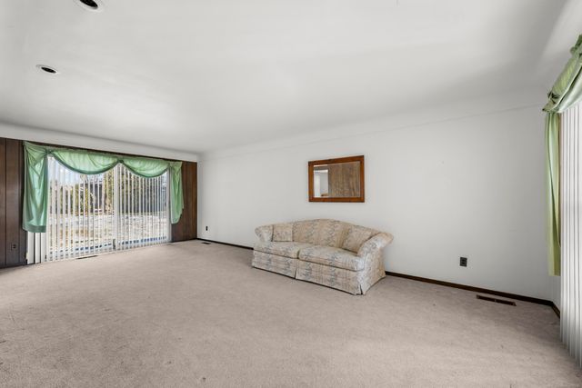 53165 Franklin Drive, Utica, MI 48316