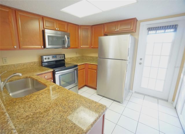 2263 FLETCHERS POINT CIRCLE, Tampa, FL 33613