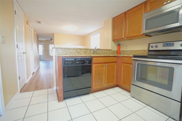 2263 FLETCHERS POINT CIRCLE, Tampa, FL 33613