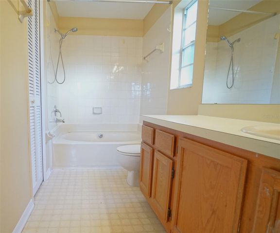 2263 FLETCHERS POINT CIRCLE, Tampa, FL 33613
