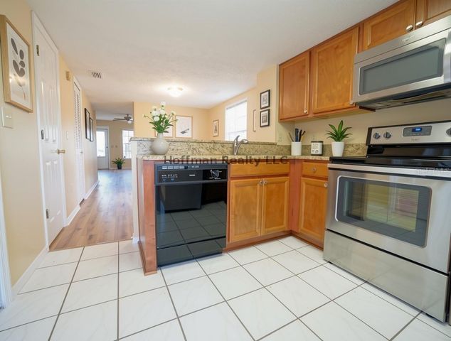 2263 FLETCHERS POINT CIRCLE, Tampa, FL 33613