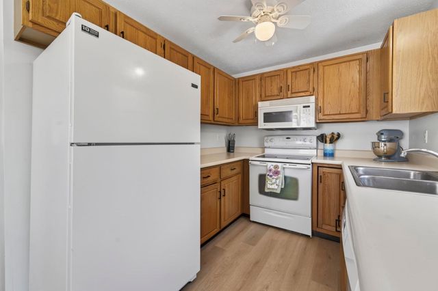 44 Brook Hollow Way, Manchester, NH 03103