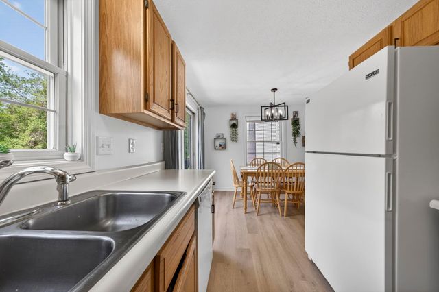44 Brook Hollow Way, Manchester, NH 03103