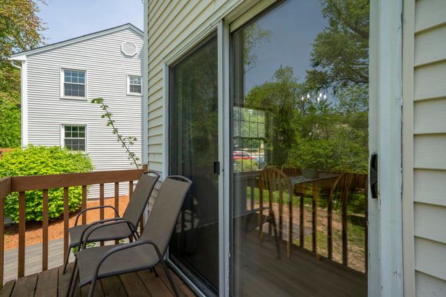 44 Brook Hollow Way, Manchester, NH 03103