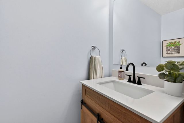 44 Brook Hollow Way, Manchester, NH 03103