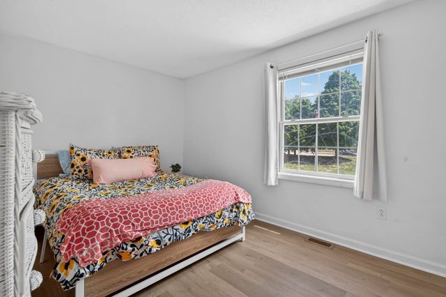 44 Brook Hollow Way, Manchester, NH 03103