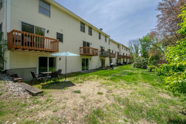 44 Brook Hollow Way, Manchester, NH 03103