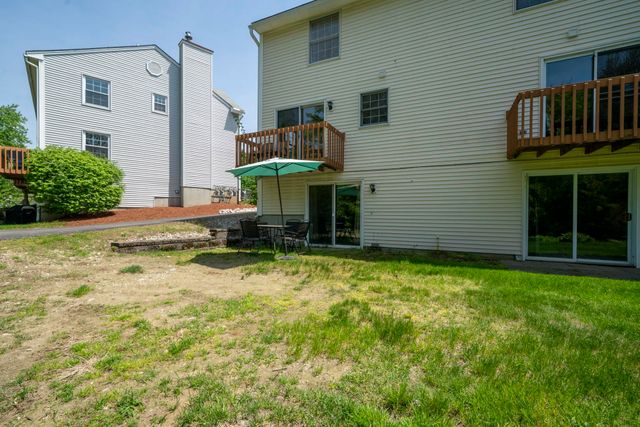 44 Brook Hollow Way, Manchester, NH 03103