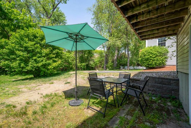 44 Brook Hollow Way, Manchester, NH 03103