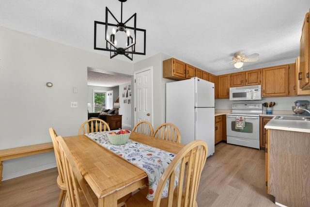 44 Brook Hollow Way, Manchester, NH 03103