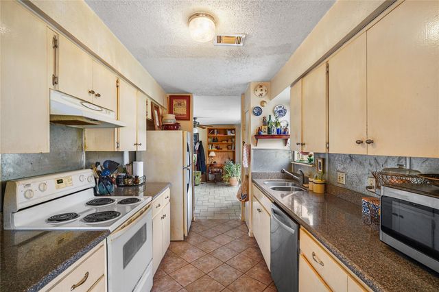 3302 Hunterwood Drive, Missouri City, TX 77459