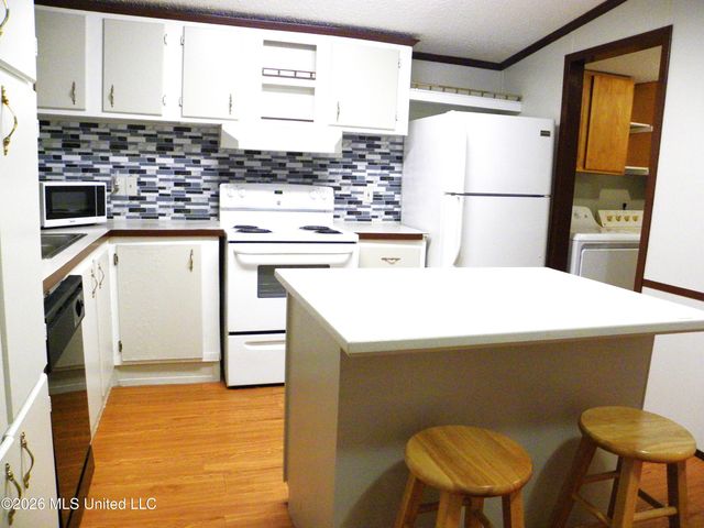 18265 Robin Oaks Drive, Gulfport, MS 39503