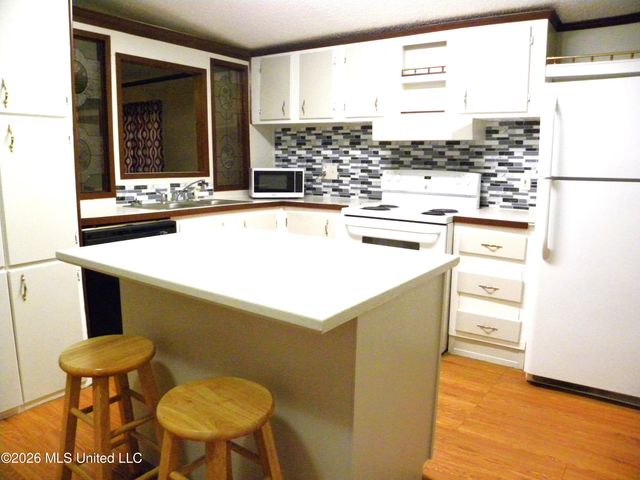 18265 Robin Oaks Drive, Gulfport, MS 39503
