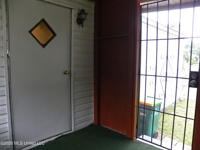 18265 Robin Oaks Drive, Gulfport, MS 39503