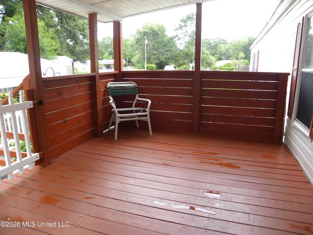 18265 Robin Oaks Drive, Gulfport, MS 39503