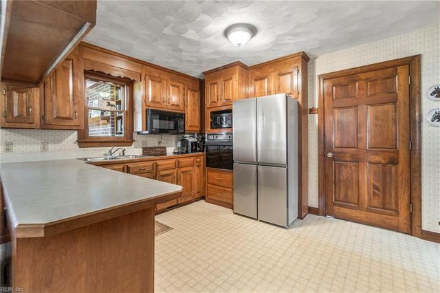 2468 Freeman Mill RD, Suffolk, VA 23438