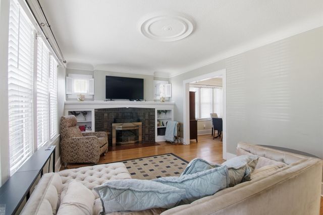 883 St. Clair Avenue, Grosse Pointe, MI 48230