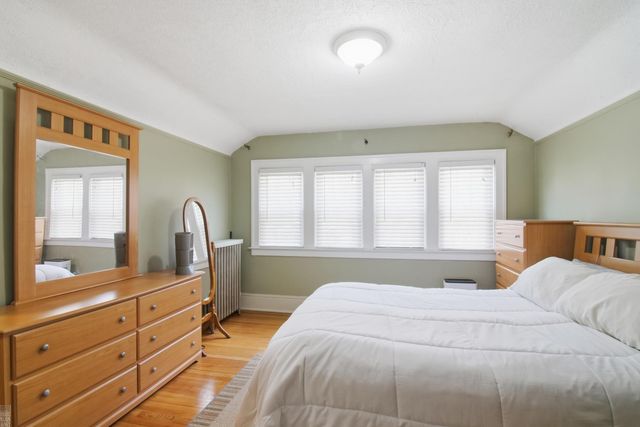 883 St. Clair Avenue, Grosse Pointe, MI 48230