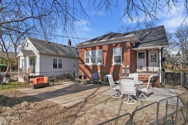883 St. Clair Avenue, Grosse Pointe, MI 48230