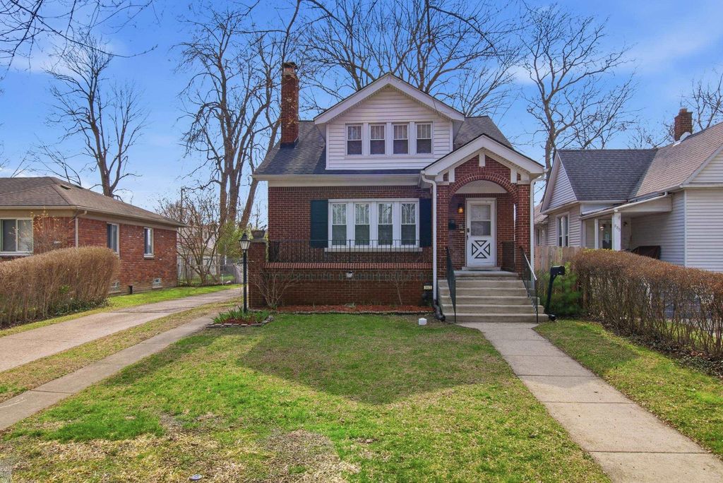 883 St. Clair Avenue, Grosse Pointe, MI 48230