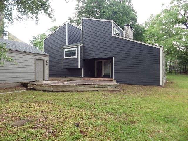 109 Springs Edge Drive, Conroe, TX 77356