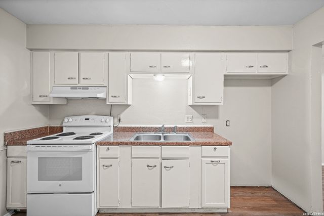306 N Seguin Rd, Converse, TX 78109
