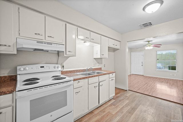 306 N Seguin Rd, Converse, TX 78109