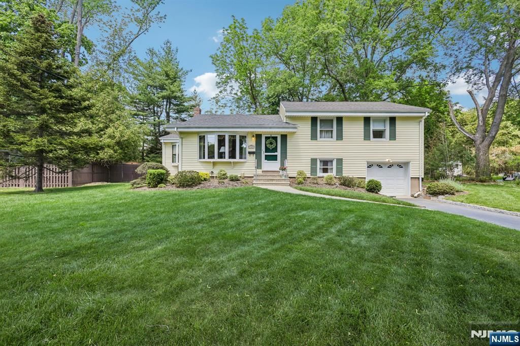 108 Kohring Circle, Harrington Park, NJ 07640
