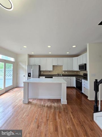 5033 KEMSLEY RD, Rosedale, MD 21237