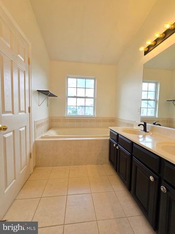 5033 KEMSLEY RD, Rosedale, MD 21237