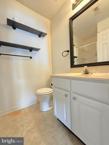 5033 KEMSLEY RD, Rosedale, MD 21237