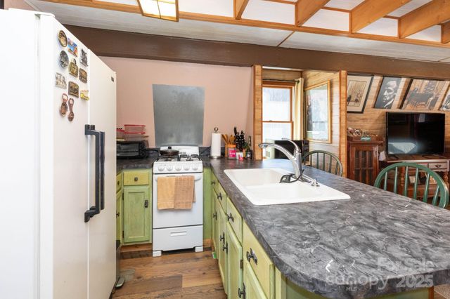 1010 & 1014 Melton Branch Road, Bakersville, NC 28705