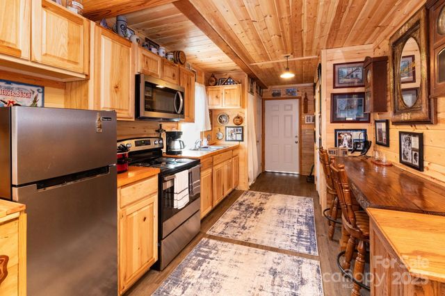 1010 & 1014 Melton Branch Road, Bakersville, NC 28705