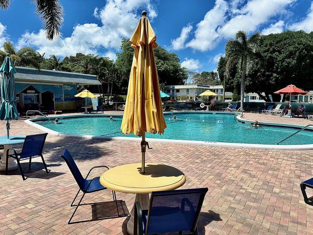 2880 Lake Osborne Drive 210, Lake Worth Beach, FL 33461