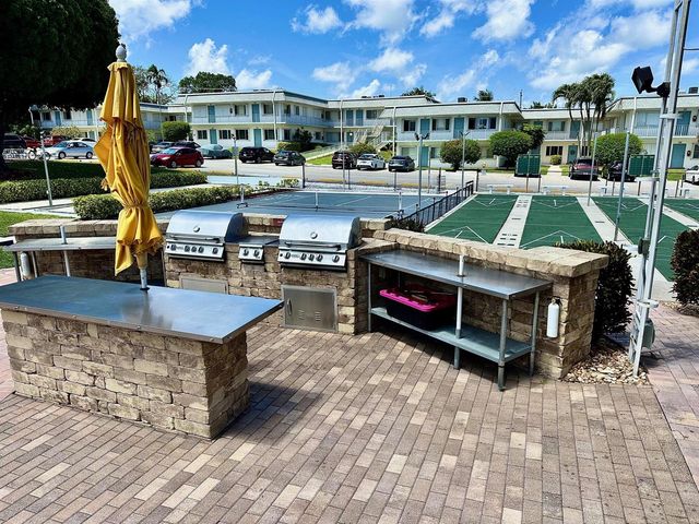 2880 Lake Osborne Drive 210, Lake Worth Beach, FL 33461