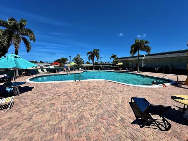 2880 Lake Osborne Drive 210, Lake Worth Beach, FL 33461