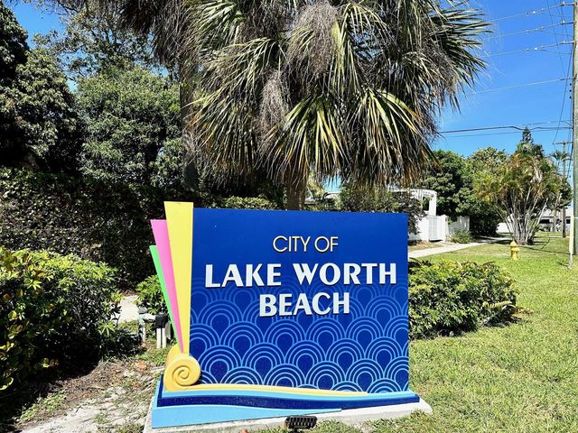 2880 Lake Osborne Drive 210, Lake Worth Beach, FL 33461