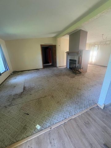 68097 Suzanne Drive, Edwardsburg, MI 49112