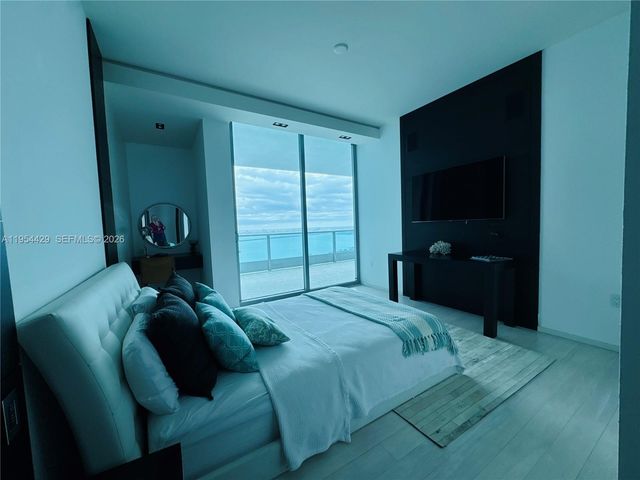 900 Biscayne Blvd 6207, Miami, FL 33132