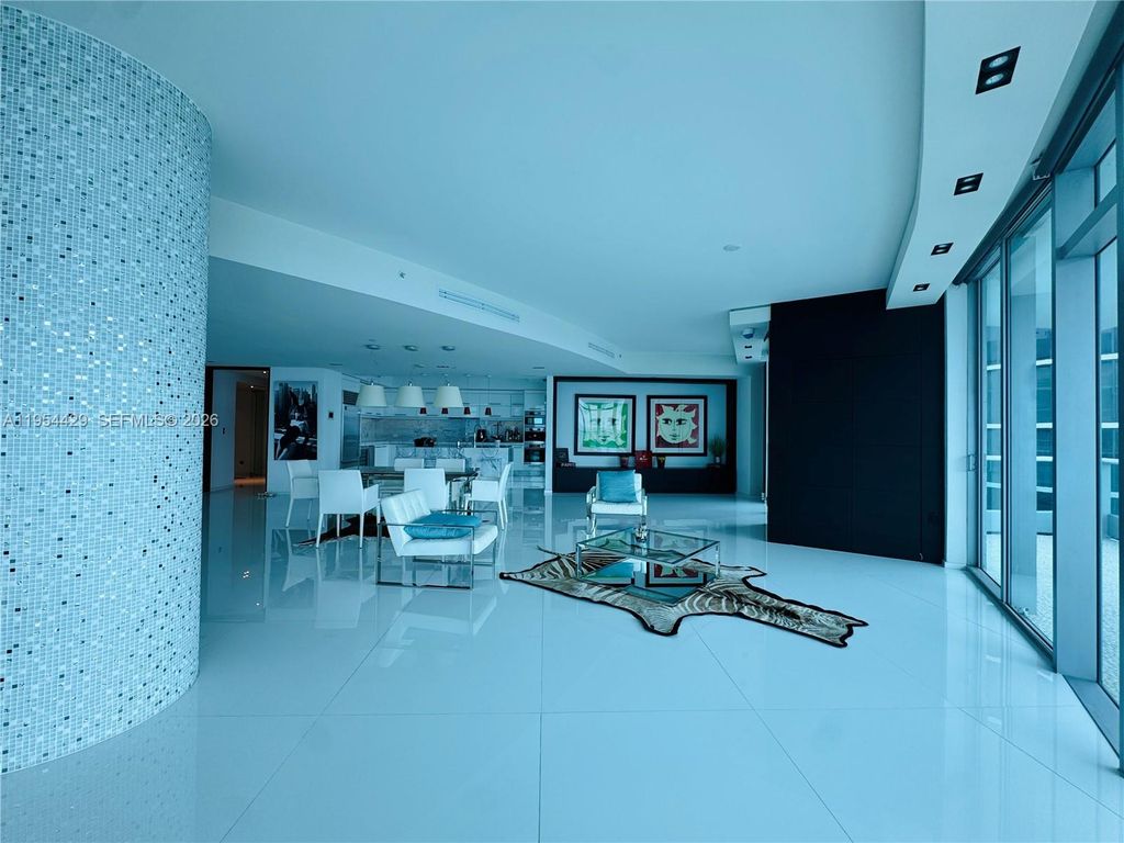 900 Biscayne Blvd 6207, Miami, FL 33132