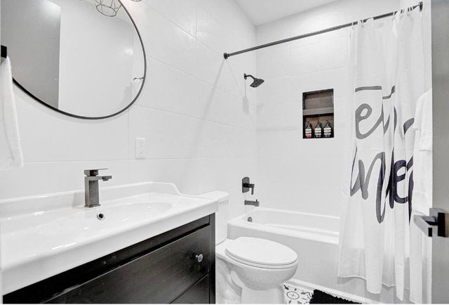 2622 NE 27th Avenue, Lighthouse Point, FL 33064