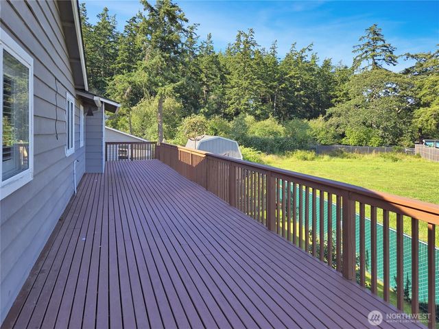 178 NW Captain Court, Oak Harbor, WA 98277