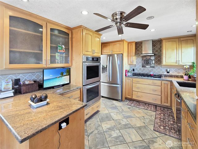 178 NW Captain Court, Oak Harbor, WA 98277