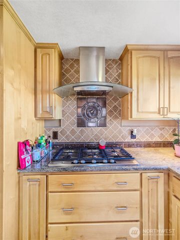 178 NW Captain Court, Oak Harbor, WA 98277
