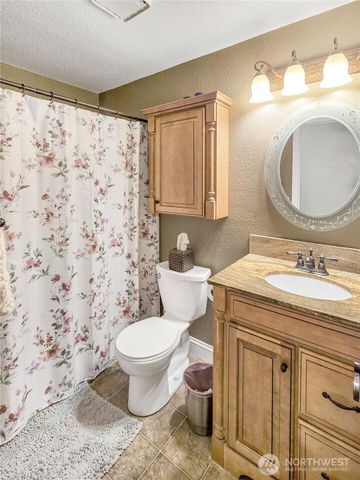 178 NW Captain Court, Oak Harbor, WA 98277