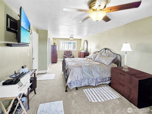 178 NW Captain Court, Oak Harbor, WA 98277