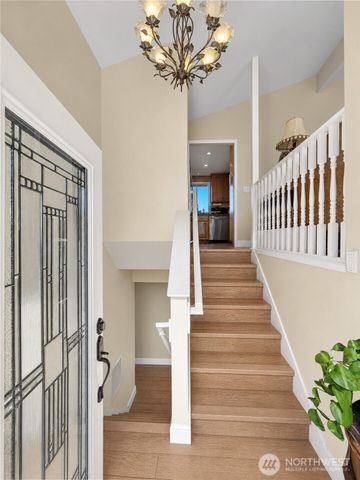 178 NW Captain Court, Oak Harbor, WA 98277