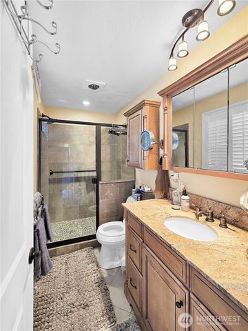 178 NW Captain Court, Oak Harbor, WA 98277